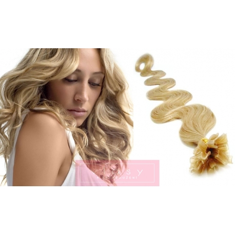 Vlnité vlasy evropského typu k prodlužování keratinem 50cm - přírodní blond
